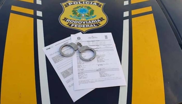 O primeiro mandado era por furto qualificado e tinha validade até janeiro de 2035. O outro era p...