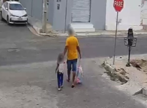 Homem é morto a tiros em Petrolina enquanto caminhava com criança