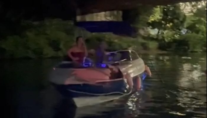 1 de 1 Imagem colorida, lancha que navegava n aPonte Divaldo Suruagy, na Lagoa Manguaba- Metrópo...