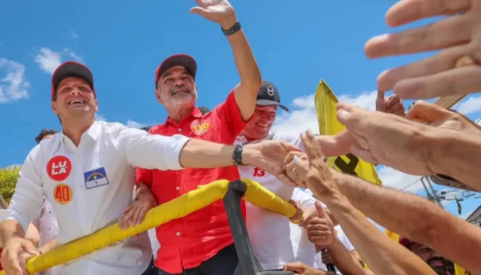Humberto Costa encerra visitas no Sertão com carreatas da Frente Popular