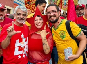 Humberto Costa lidera atos pró-democracia e apoio a Lula em Recife e Olinda