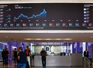 Ibovespa atinge recorde antes das eleições com alta de 2,46%