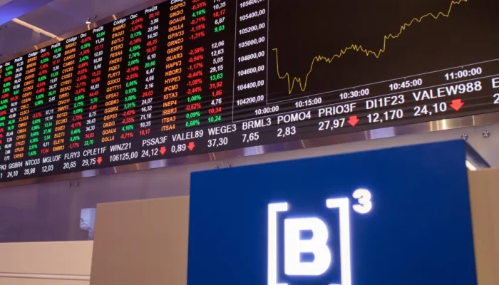 Ibovespa recua com incertezas globais e cenário eleitoral