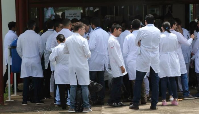 Ibaneis solicita R$ 4 bilhões ao FGC para fortalecer o Banco de Brasília