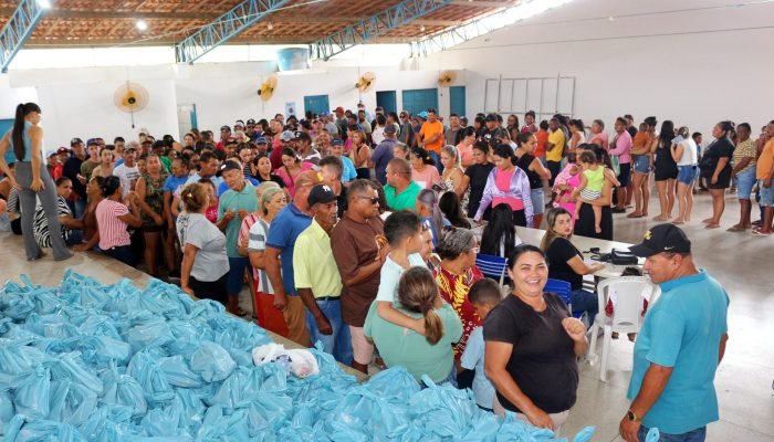 tante ação social marcada pela distribuição de mais de três toneladas e meia de