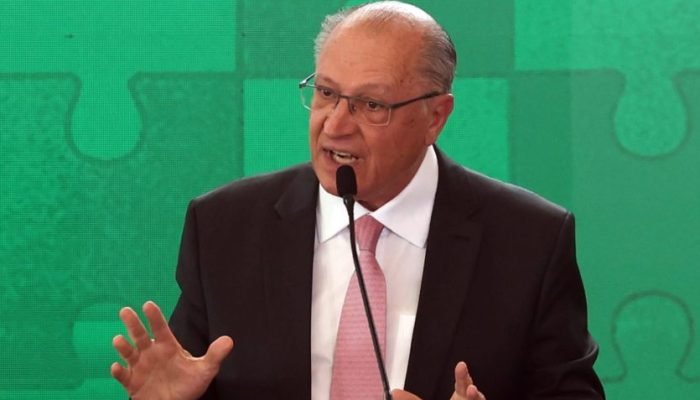 Alckmin critica candidatura de defensores da ditadura