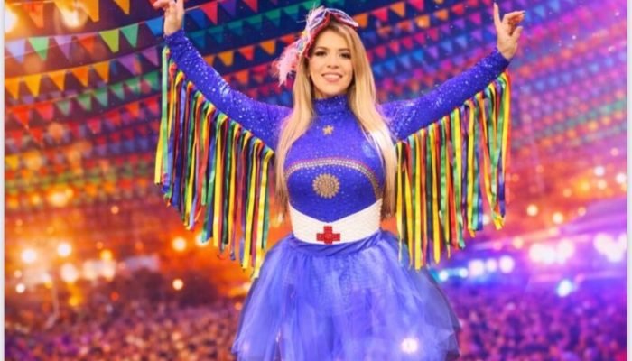 Fabiana Pimentinha se apresenta em evento de 20 anos do Blog do Magno