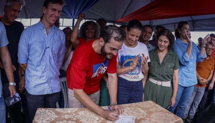 Túlio Gadêlha critica estratégia de palanque único em Pernambuco