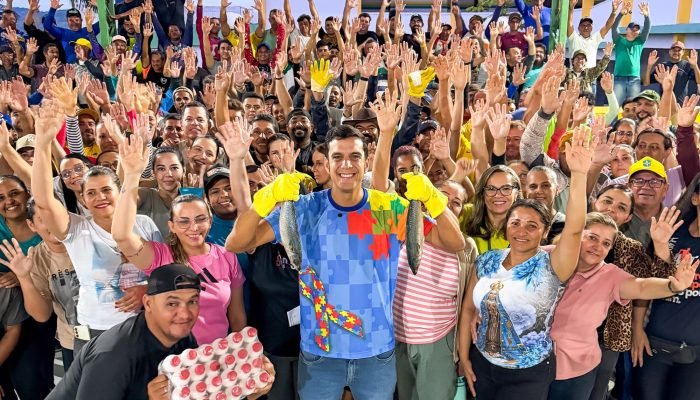 Prefeito distribui 9 toneladas de peixe e 7 mil cocos em São Joaquim do Monte