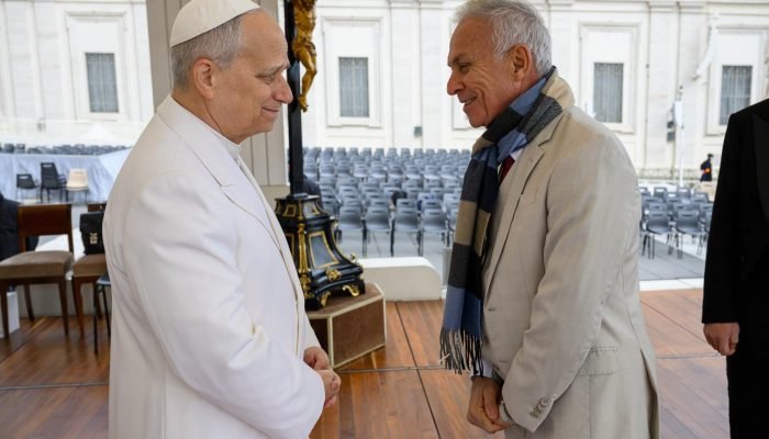 Prefeito de Vitória de Santo Antão se encontra com Papa Leão XIV no Vaticano