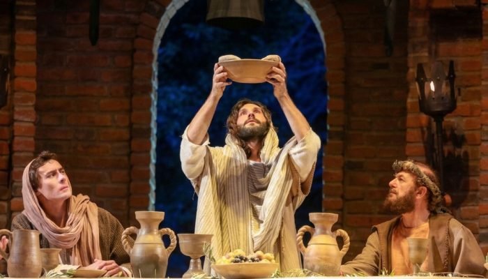 Encerramento da Paixão de Cristo em Nova Jerusalém atrai multidão em 2026