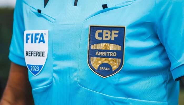 Mbappé quase abandonou seleção francesa por racismo após Eurocopa