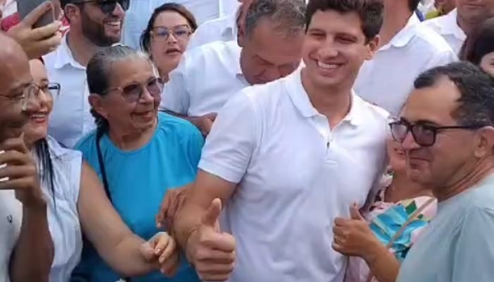 João Campos visita feira em Bonito e revive legado de Arraes