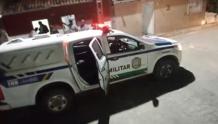 Operação policial apreende arma artesanal e drogas em Trindade