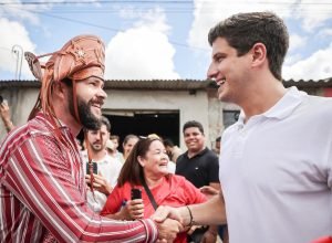 João Campos alcança 3 milhões de seguidores após visitas no interior