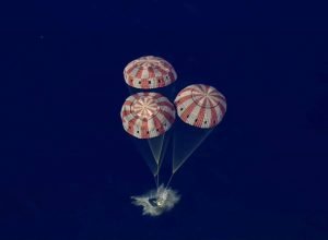 Artemis 2 conclui missão histórica com pouso no Pacífico