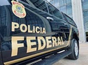 Alcolumbre muda postura e equilibra apoio entre Lula e oposição