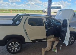 Homem é detido ao trocar carro por caminhonete furtada em Petrolina