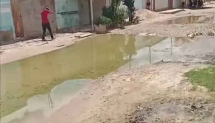 Moradores de Mandacaru sofrem com esgoto estourado e problemas de saúde