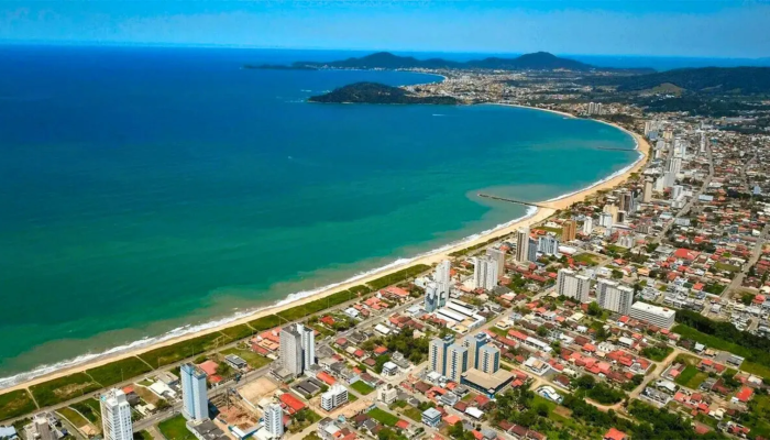 Balneário Piçarras abre concurso com salários de até R$ 6 mil
