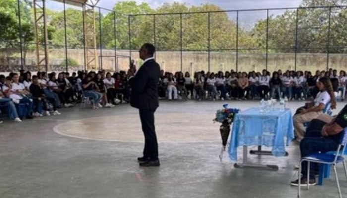 Estudantes de São José do Belmonte recebem orientação sobre cidadania e voto