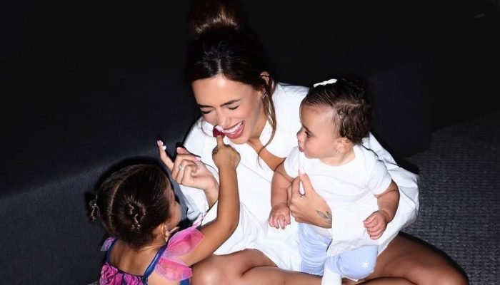 Bruna Biancardi comemora aniversário com as filhas e Neymar