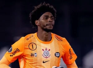 Ronald destaca papel dos reservas na vitória do Vitória sobre o Piauí