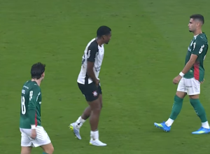 Fernando Diniz defende André após expulsão em clássico contra o Palmeiras