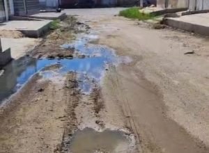 Moradores enfrentam esgoto a céu aberto e ruas danificadas em Petrolina