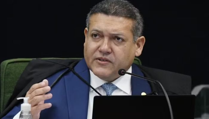 Flávio Bolsonaro descarta Eduardo como chanceler em possível governo