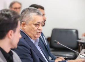 José Guimarães assume com foco em fortalecer Lula no Congresso