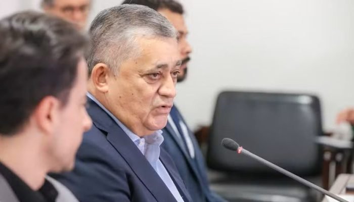 José Guimarães assume com foco em fortalecer Lula no Congresso