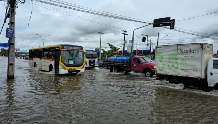 Chuva intensa coloca Grande Recife em alerta nesta sexta-feira