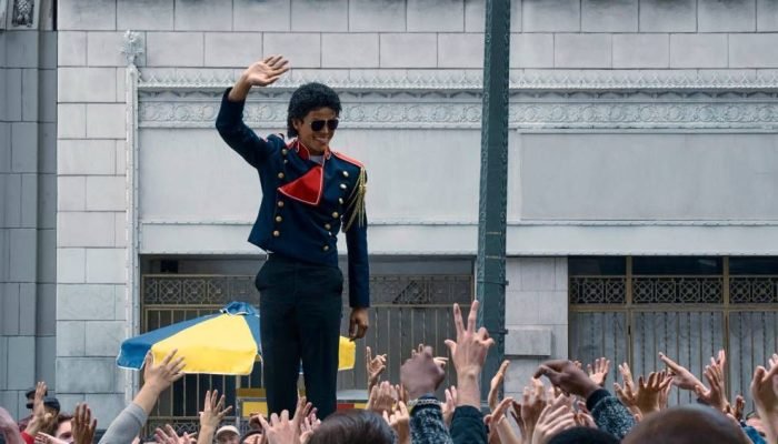 Filme sobre Michael Jackson encanta fãs com musicalidade e nostalgia