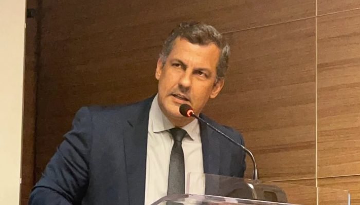 Carlos Sant'anna critica ministros do STF e propõe fiscalização