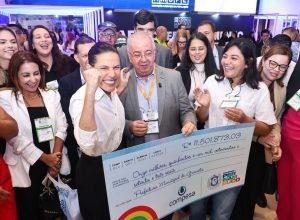 Prefeito de Gravatá se destaca em congresso municipalista no Recife