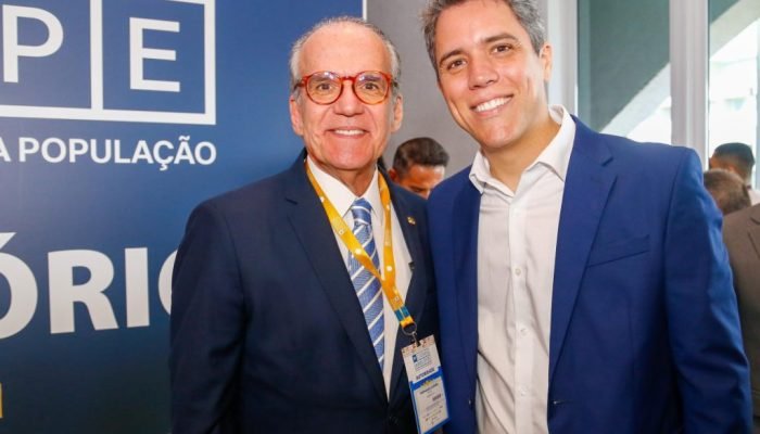 Senador Dueire destaca apoio a pautas municipalistas em congresso da Amupe