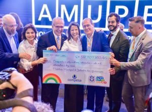 Governadora de Pernambuco usa congresso de prefeitos para ações eleitorais