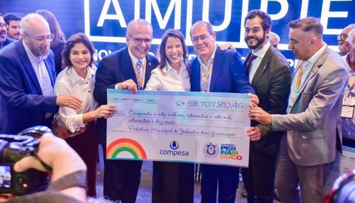 Governadora de Pernambuco usa congresso de prefeitos para ações eleitorais