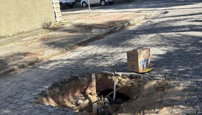 Cratera no Poço da Panela preocupa moradores e motoristas