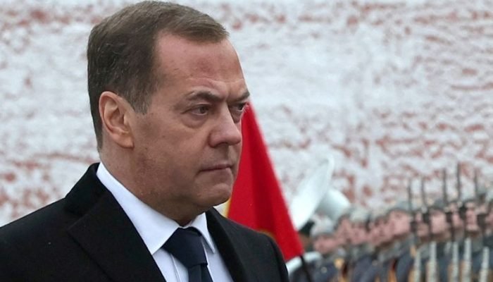 Medvedev critica papel dos EUA como mediador em conflitos globais