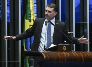 Flávio Bolsonaro considera Rodrigo Pacheco para o STF