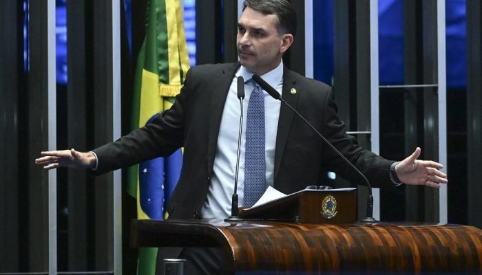 Flávio Bolsonaro considera Rodrigo Pacheco para o STF