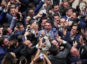 Crise política: derrotas no Congresso abalam governo Lula