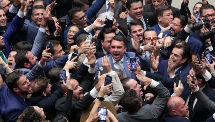 Crise política: derrotas no Congresso abalam governo Lula