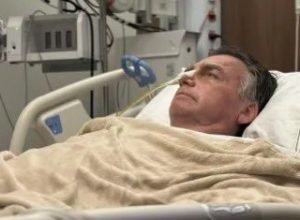 Bolsonaro passa por cirurgia e segue em observação hospitalar