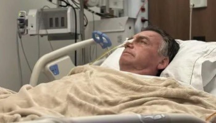 Bolsonaro passa por cirurgia e segue em observação hospitalar