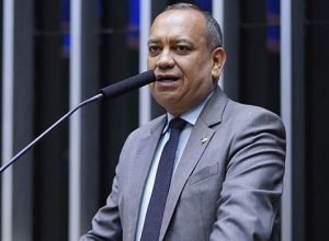 Deputado Max Lemos escapa de ataque a tiros em rodovia no Rio