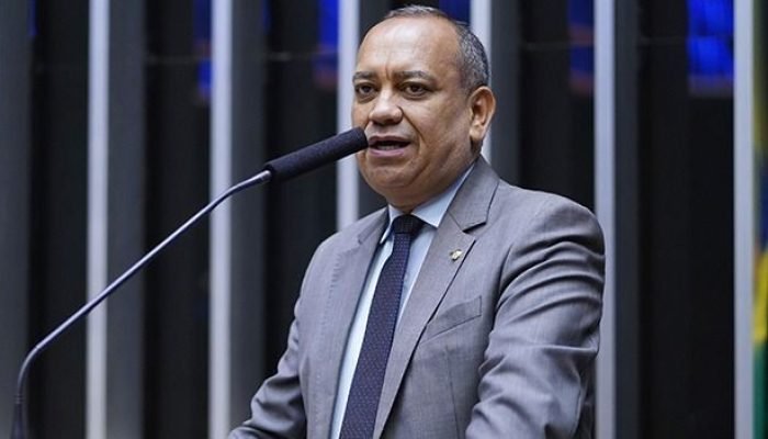 Deputado Max Lemos escapa de ataque a tiros em rodovia no Rio