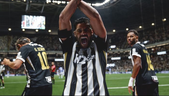 Hulk é homenageado pela torcida do Atlético após vitória sobre o Cruzeiro